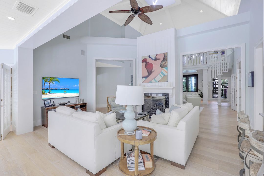 154 4th Ave N, Naples, FL 34102