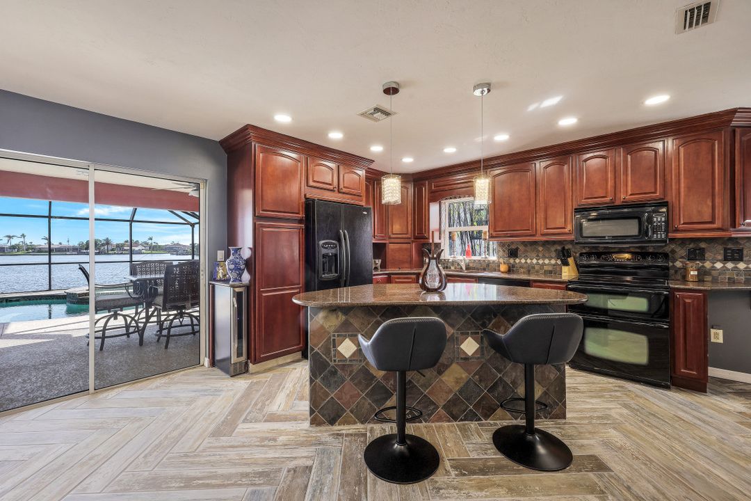 508 Cape Coral Pkwy W, Cape Coral, FL 33914