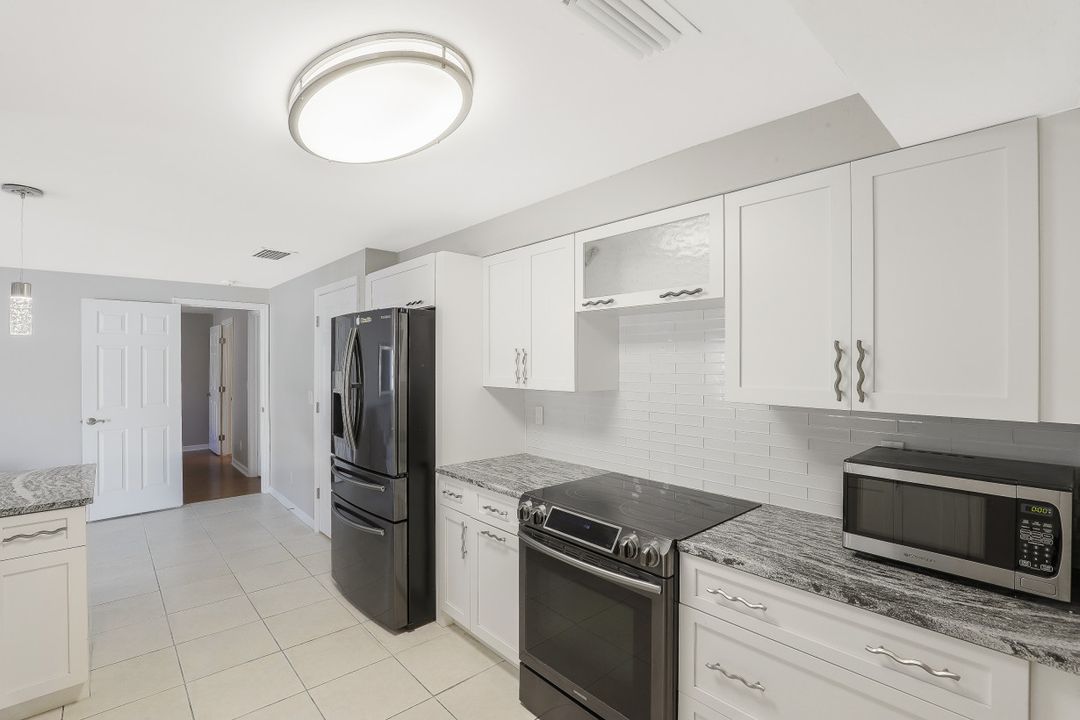 18469 Phlox Dr, Fort Myers, FL 33967