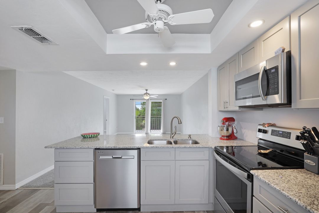 140 Cypress Way E #607, Naples, FL 34110