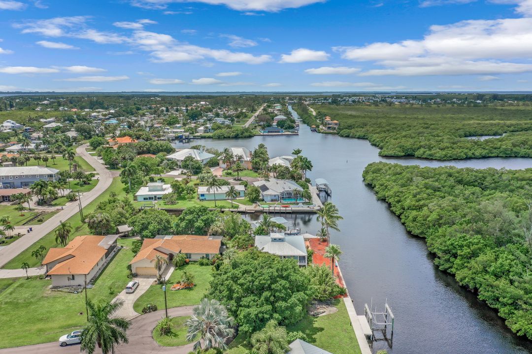 2825 Tern Ct, Saint James City, FL 33956