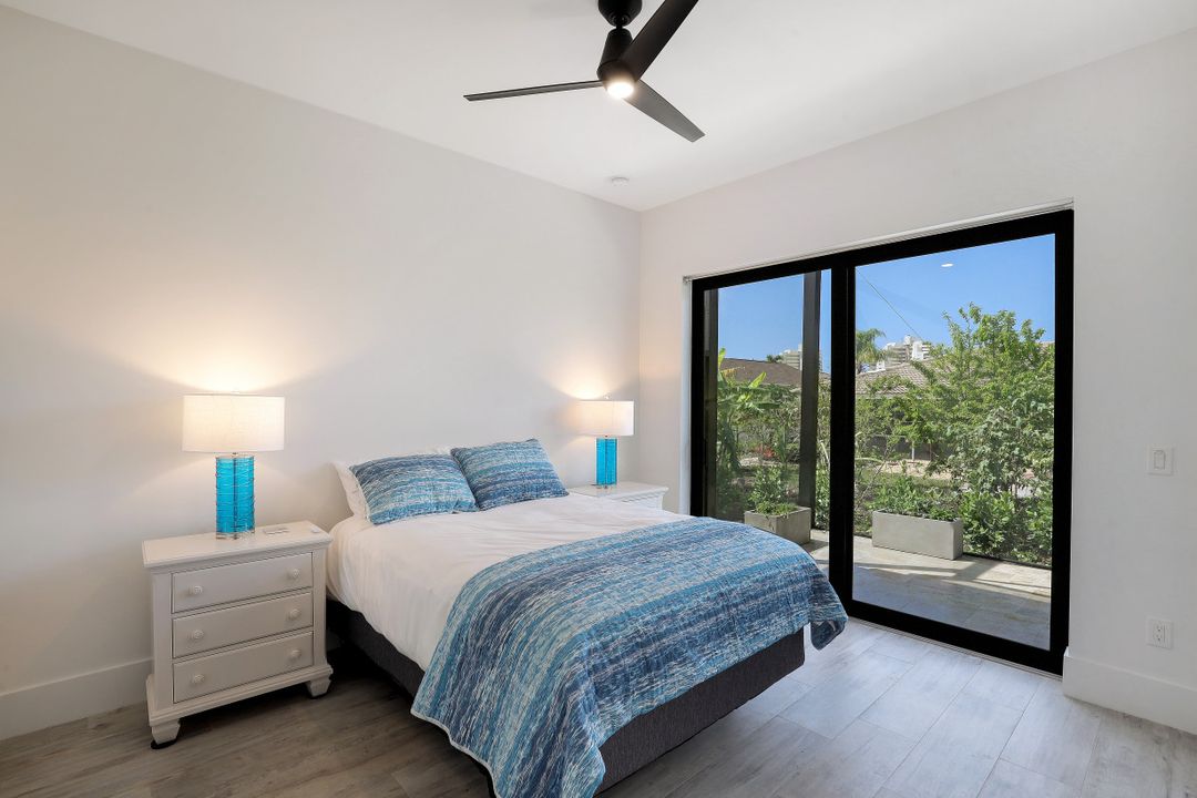 670 Amber Dr, Marco Island, FL 34145