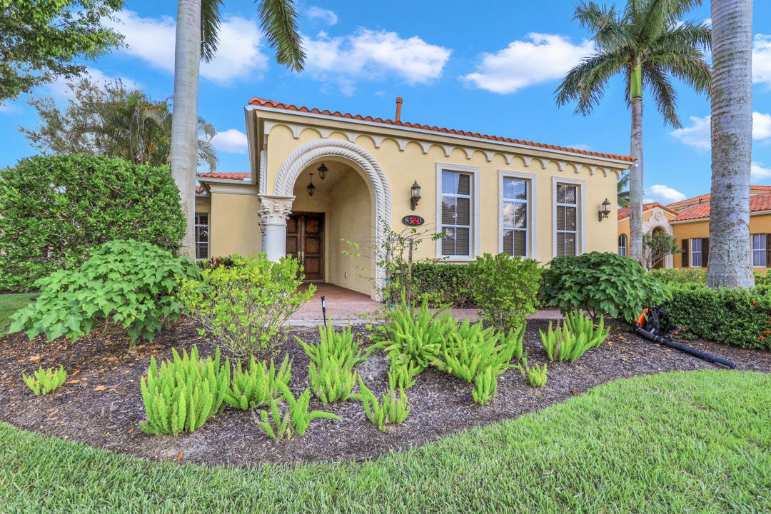 8560 Bellagio Dr, Naples, FL 34114