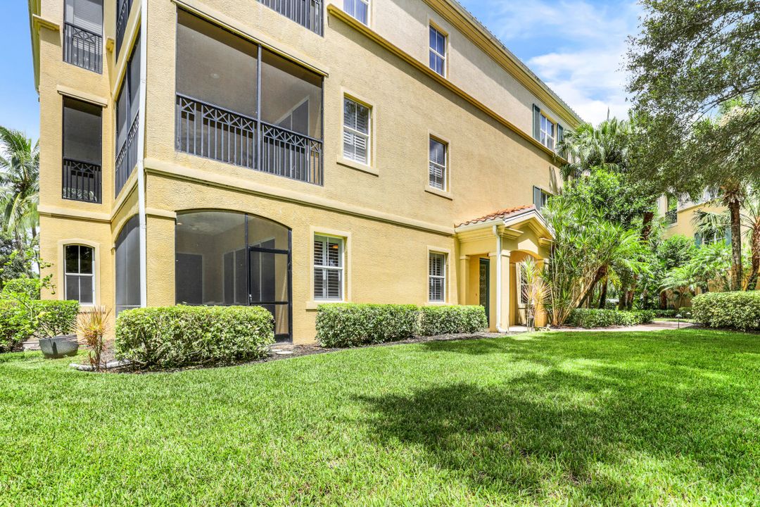 2882 Castillo Ct  #101, Naples, FL 34109