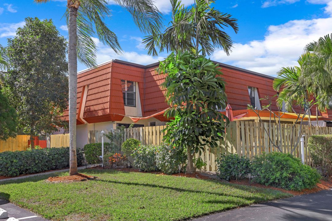 10931 Meadow Lark Cove Dr, Fort Myers, FL 33908