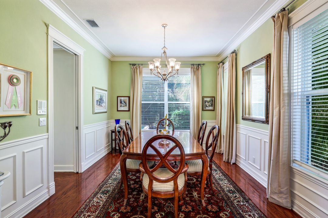 2850 Coach House Way, Naples, FL 34105