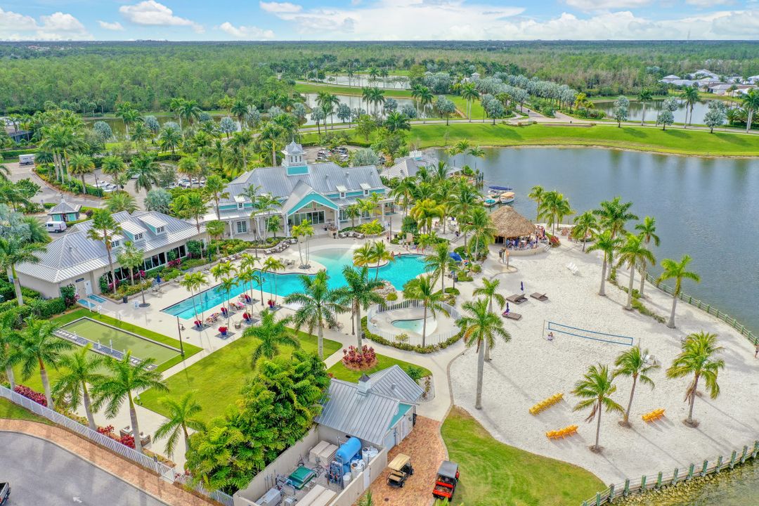 14708 Edgewater Cir, Naples, FL 34114