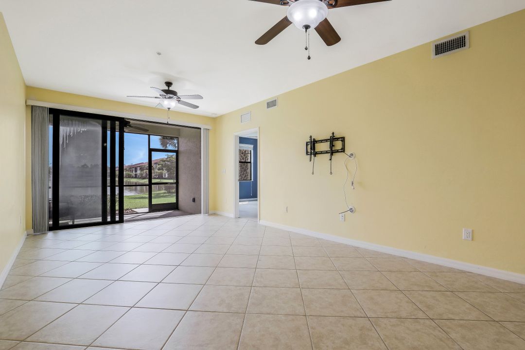 15098 Palmer Lake Cir #105, Naples, FL 34109