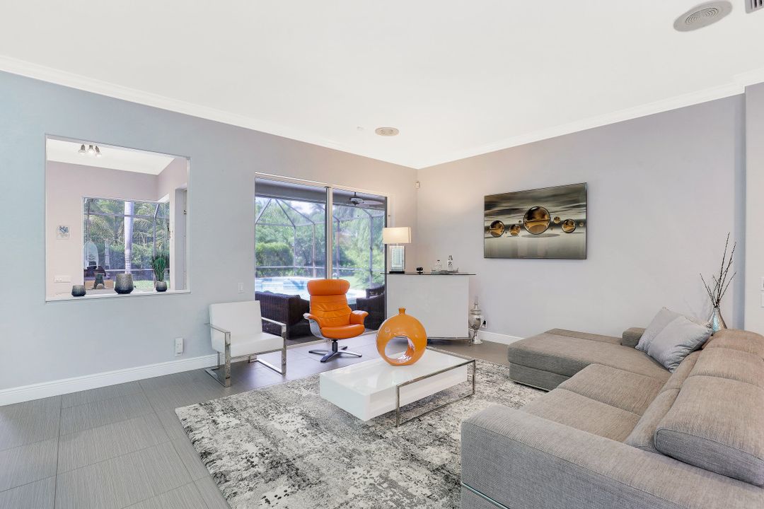 997 Aqua Ln, Fort Myers, FL 33919