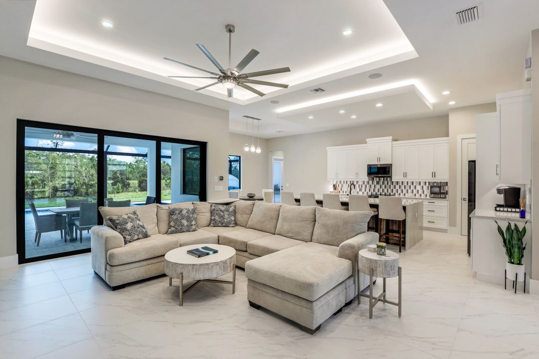 2088 Oakes Blvd, Naples, FL 34119