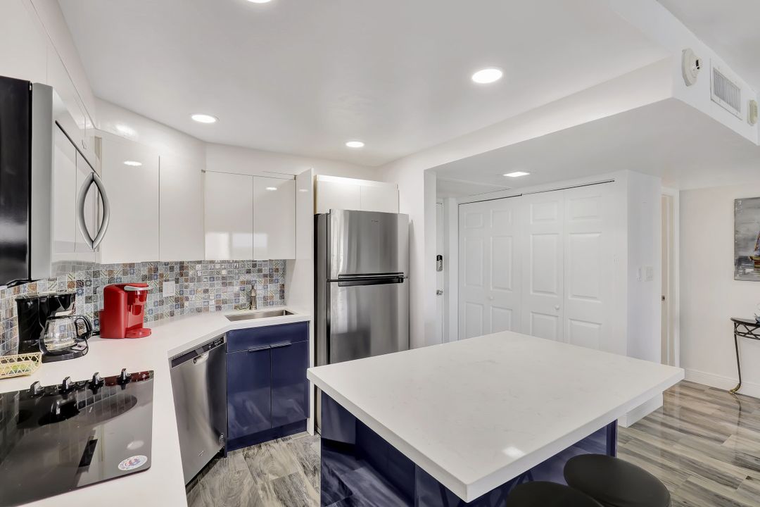 1 Bluebill Ave #703, Naples, FL 34108