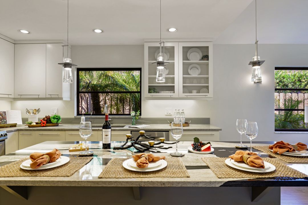 640 98th Ave N, Naples, FL 34108