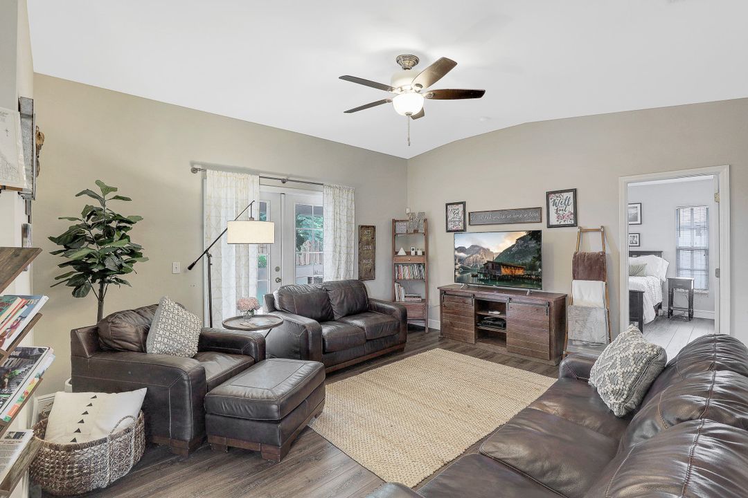 206 Kirtland Dr, Naples, FL 34110