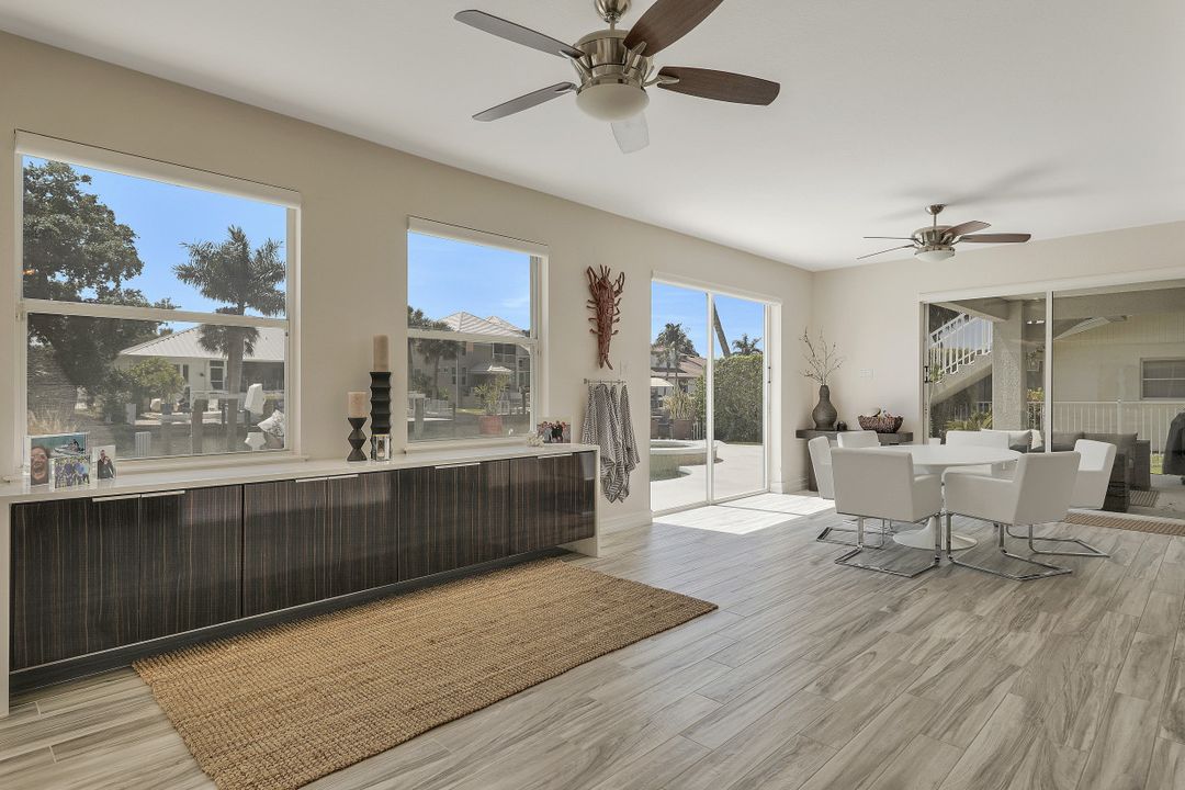 390 Seabee Ave, Naples, FL 34108