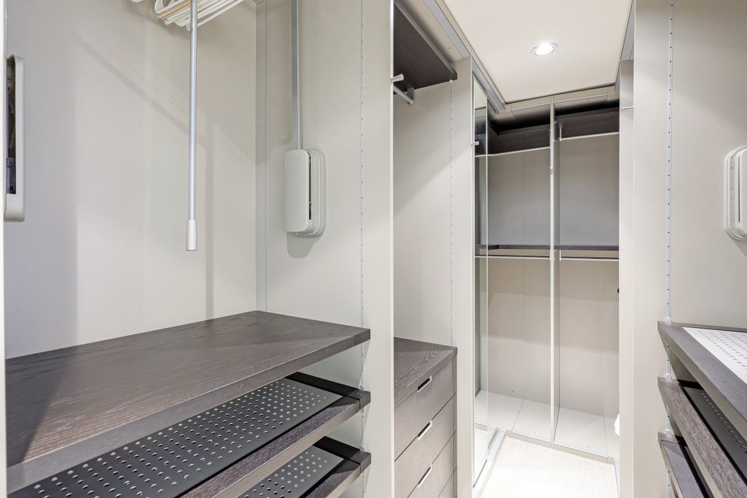 270 5th Ave S #H-2, Naples, FL 34102