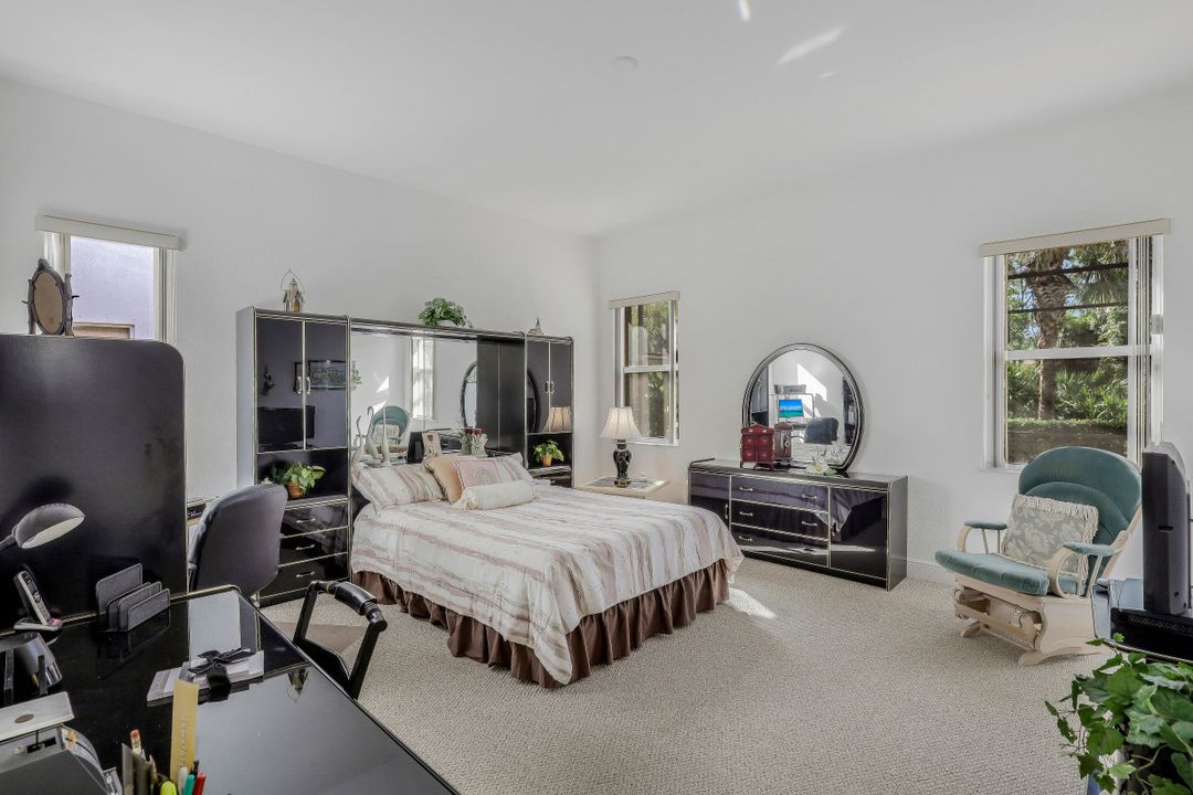 1985 Par Dr, Naples, FL 34120