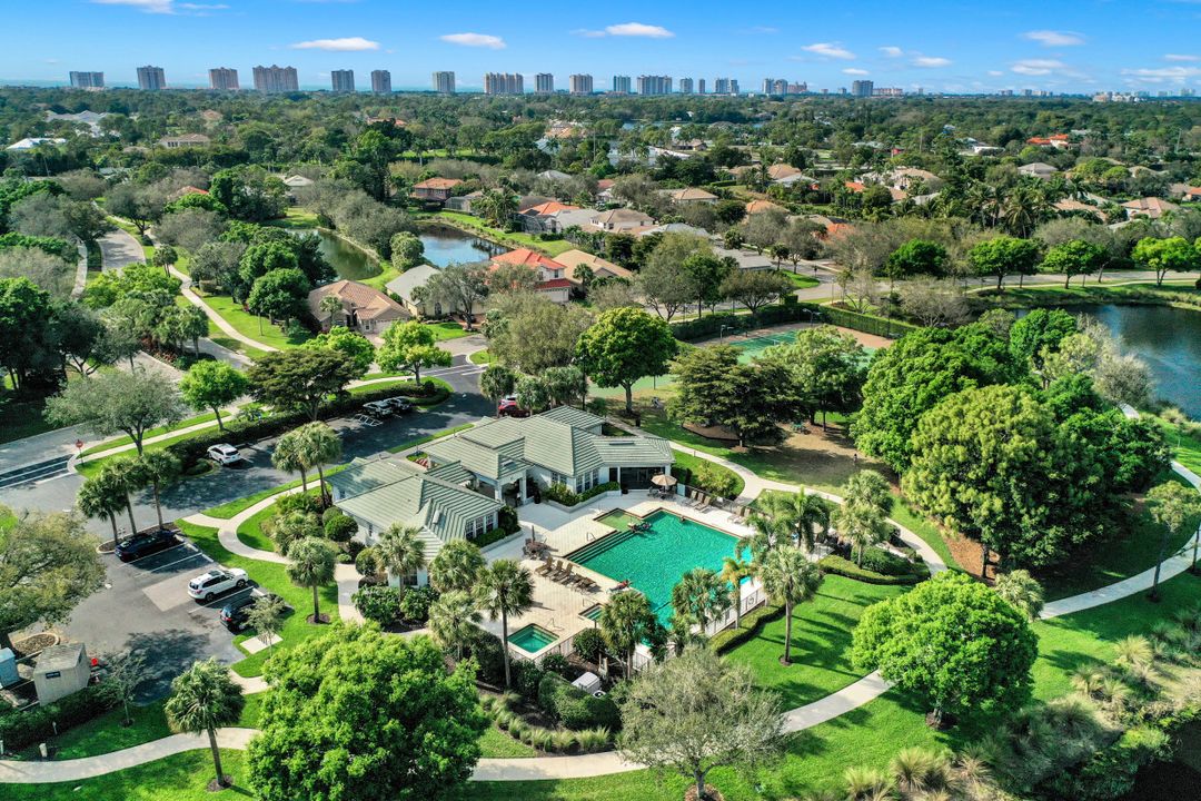 6615 Chestnut Cir, Naples, FL 34109