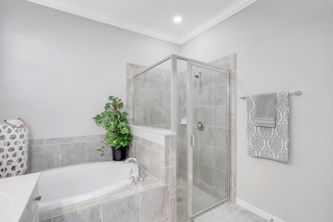 2105 Clementine St, Naples, FL 34120