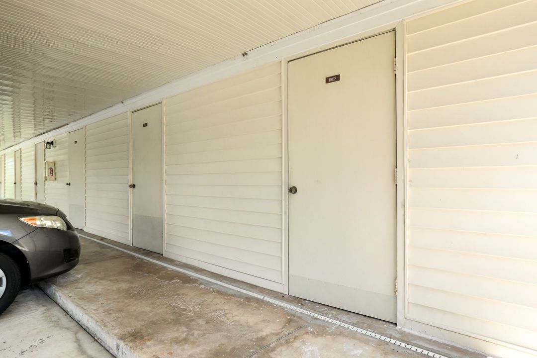 1062 Pine Isle Ln  #1062, Naples, FL 34112