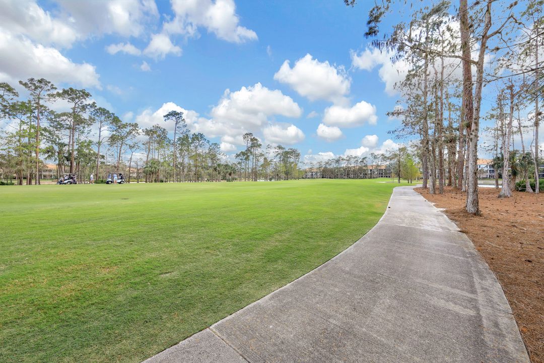 8259 Parkstone Pl #206, Naples, FL 34120