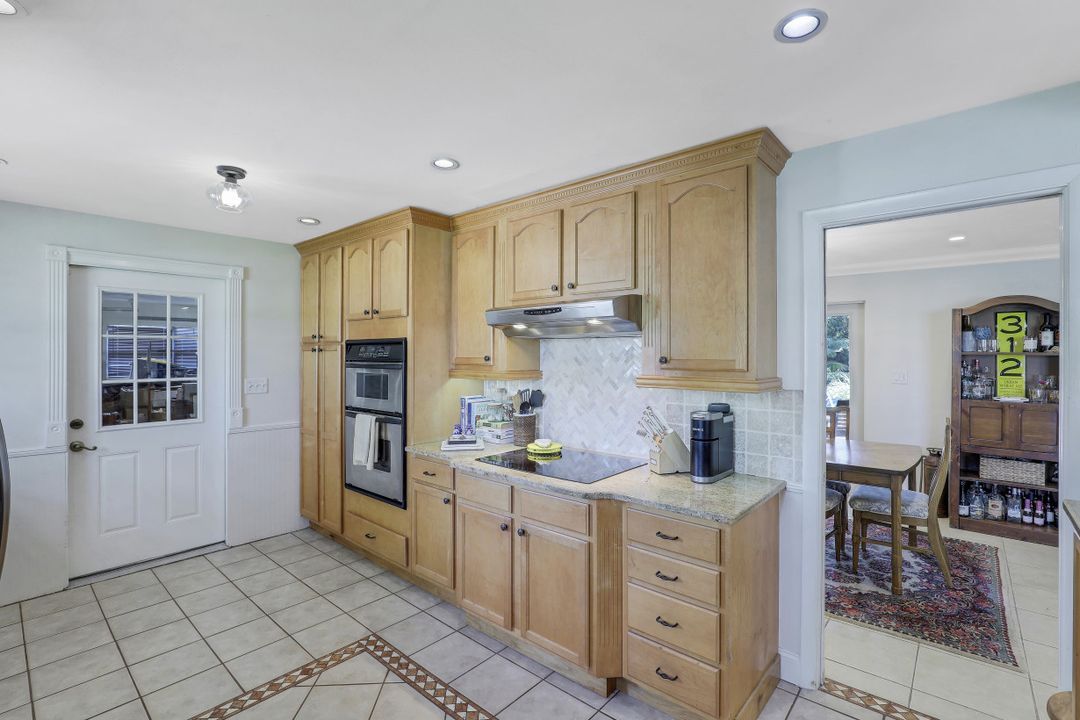 73 Wickliffe Dr, Naples, FL 34110