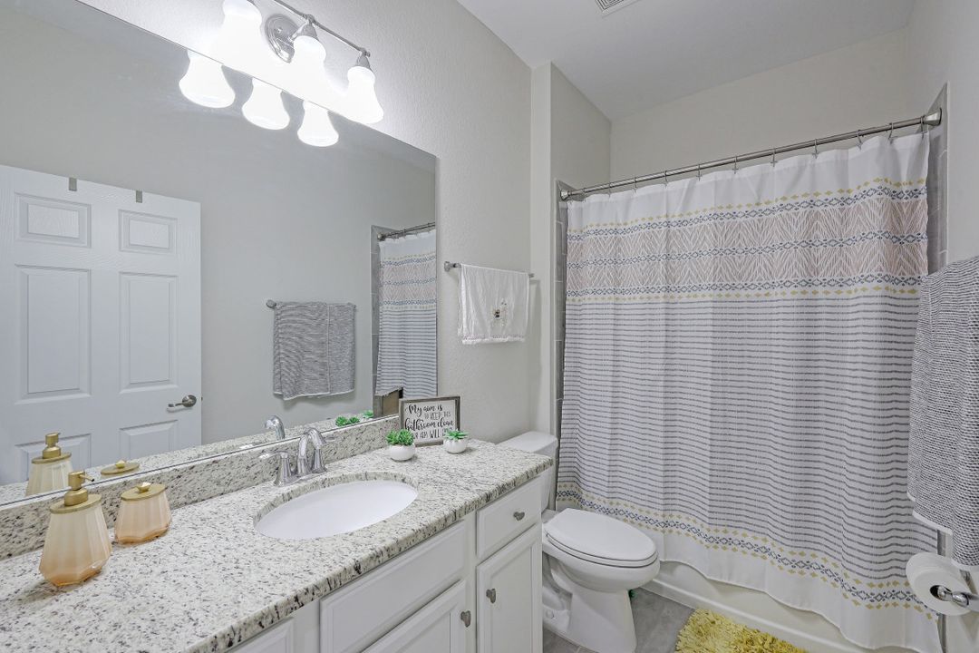 2042 Tamarron Ln, Naples, FL 34120