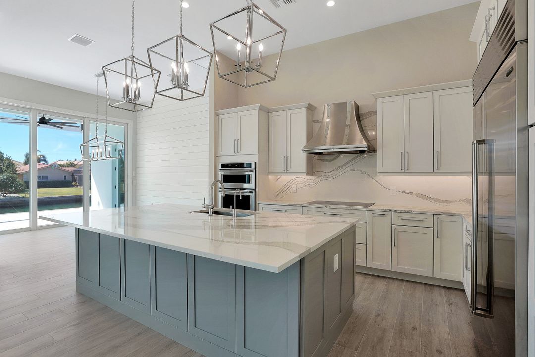 979 Daisy Ct, Marco Island, FL 34145