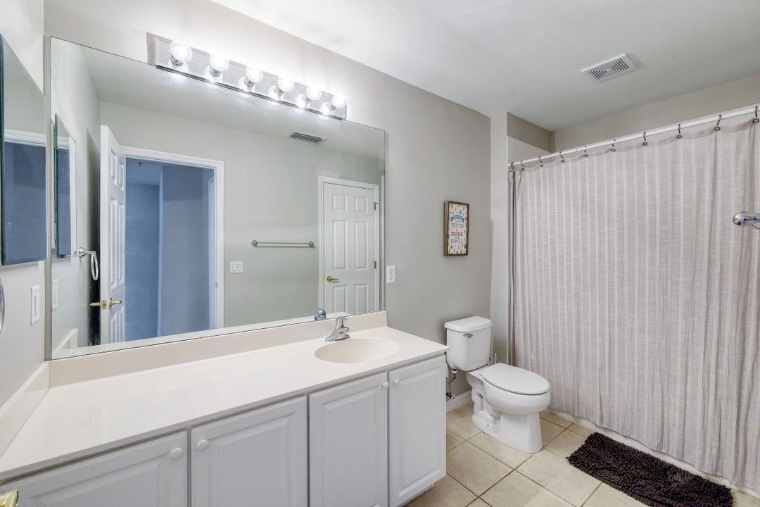 1084 Hampton Cir, Naples, FL 34105