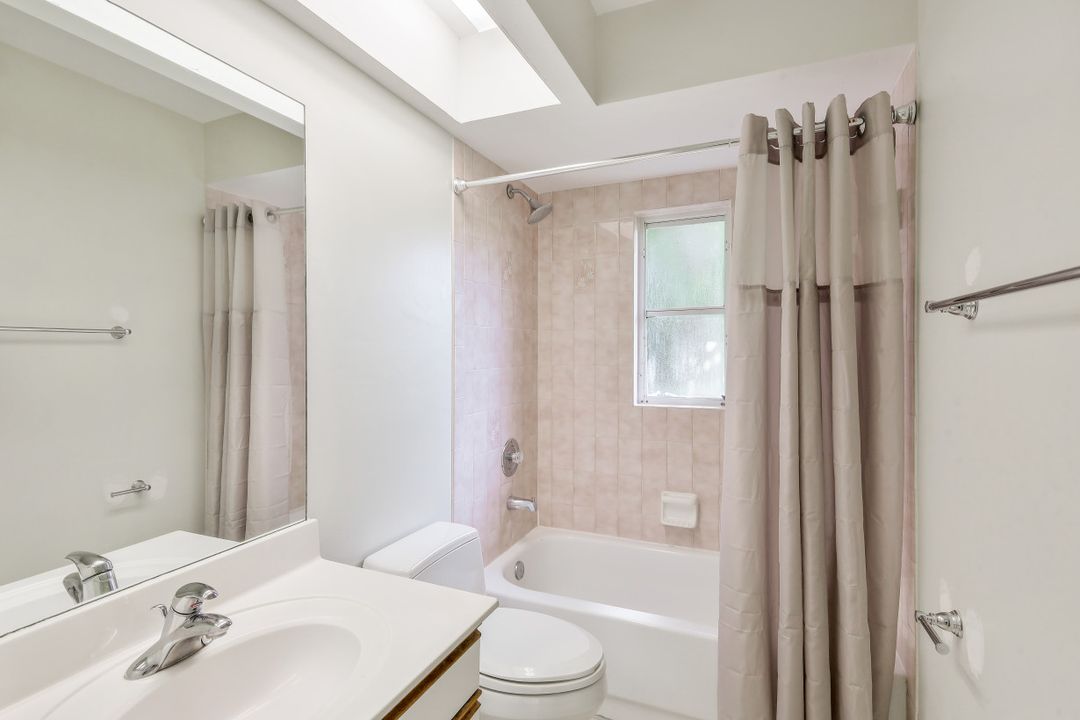 6581 Sable Ridge Ln, Naples, FL 34109