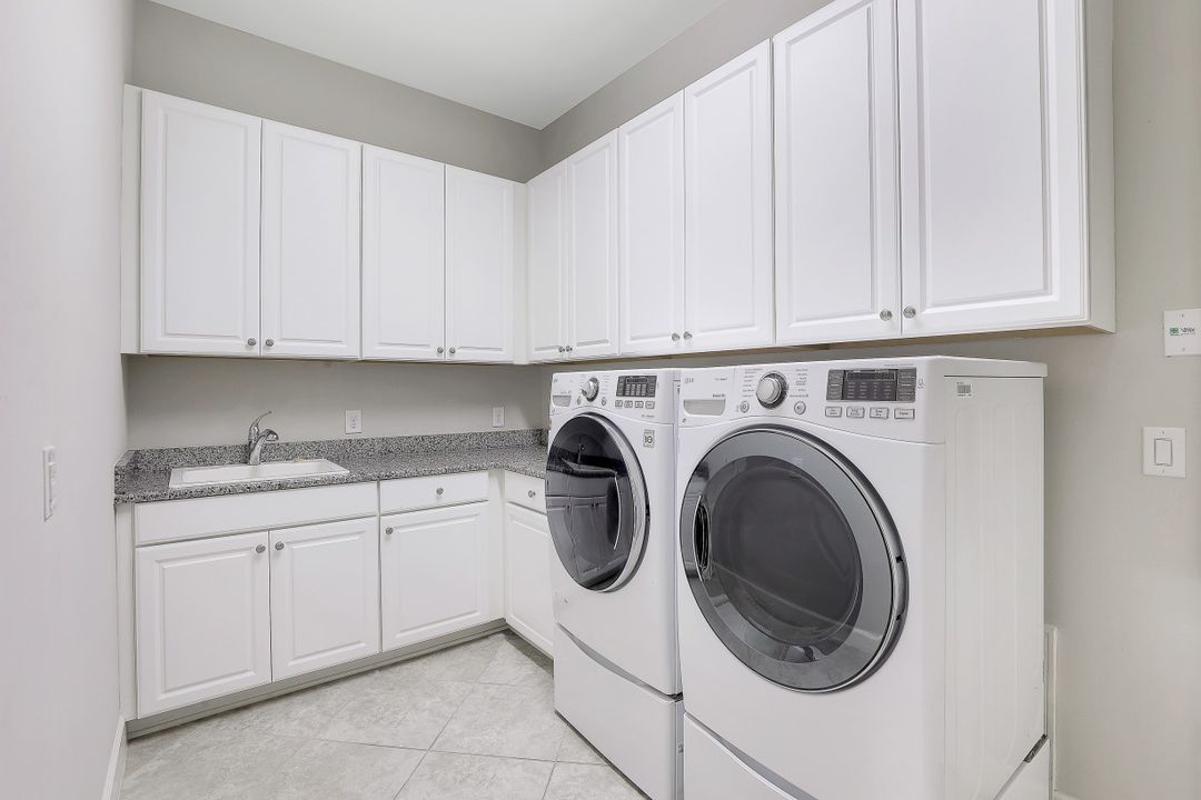 8450 Palacio Terrace W, Naples, FL 34114