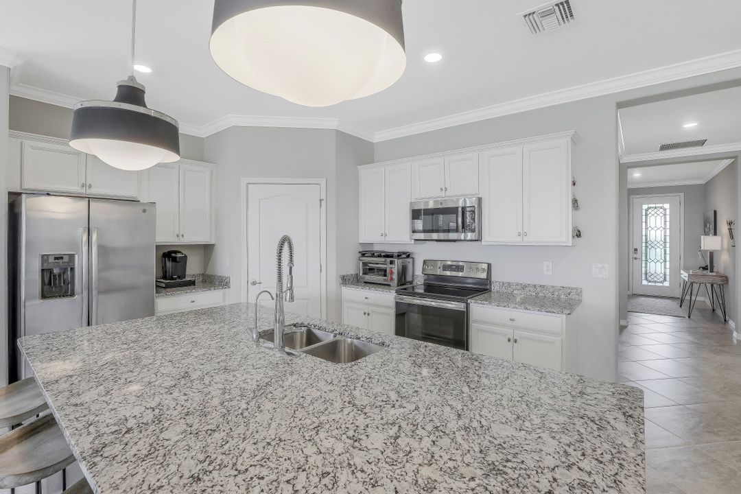 19877 Beechcrest Pl, Estero, FL 33928