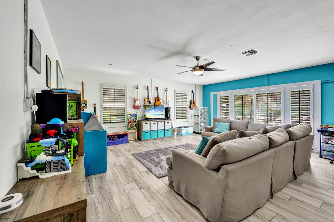 5940 Golden Oaks Ln, Naples, FL 34119