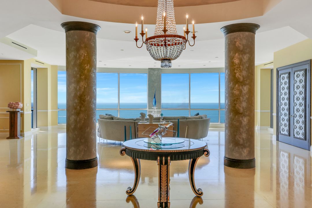 81 Seagate Dr #2001, Naples, FL 34103