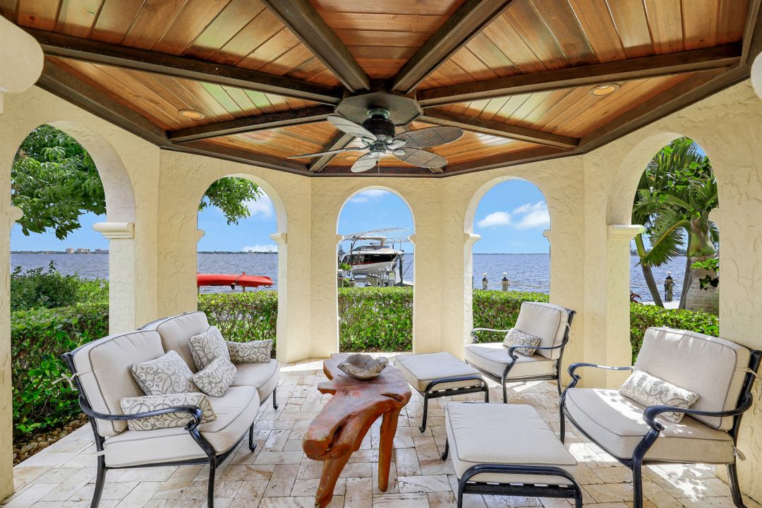 518 Coral Dr, Cape Coral, FL 33904