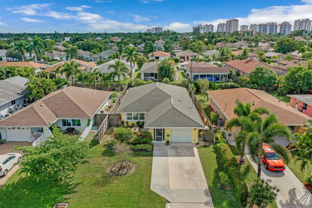 562 100th Ave N, Naples, FL 34108