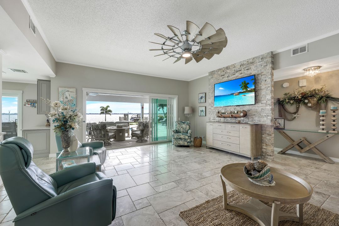 3735 SE 21st Pl, Cape Coral, FL 33904