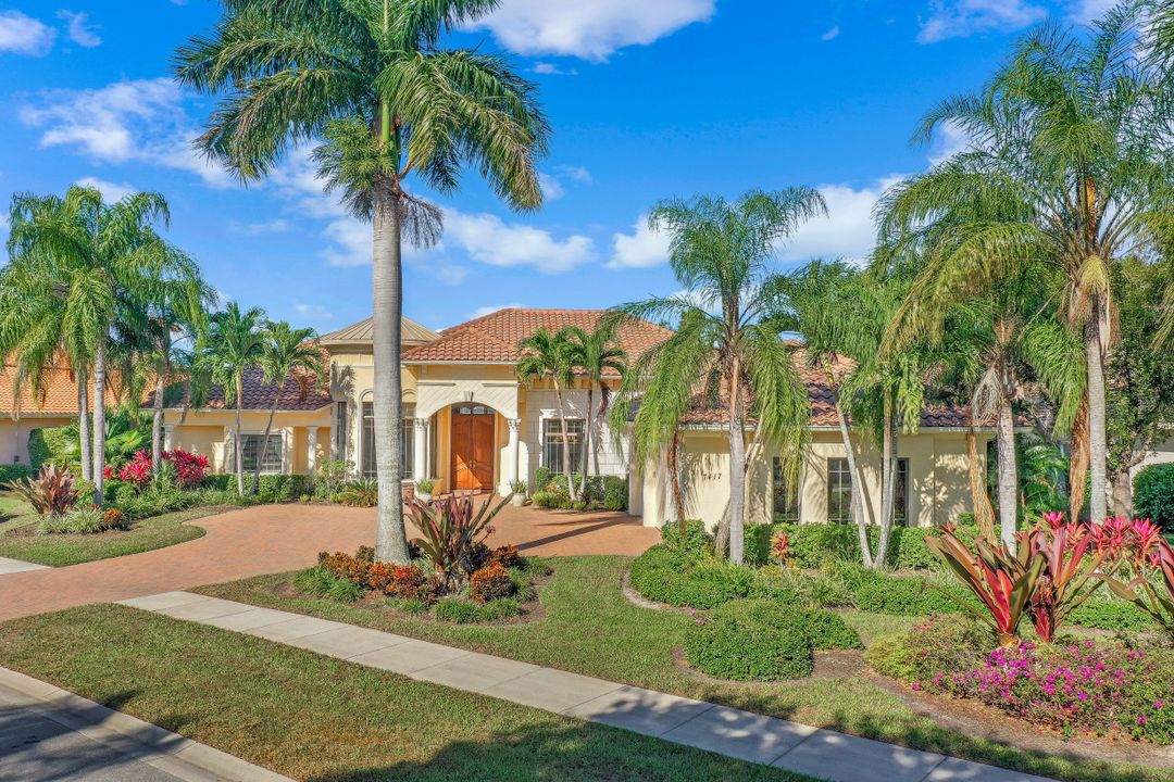 7417 Treeline Dr, Naples, FL 34119