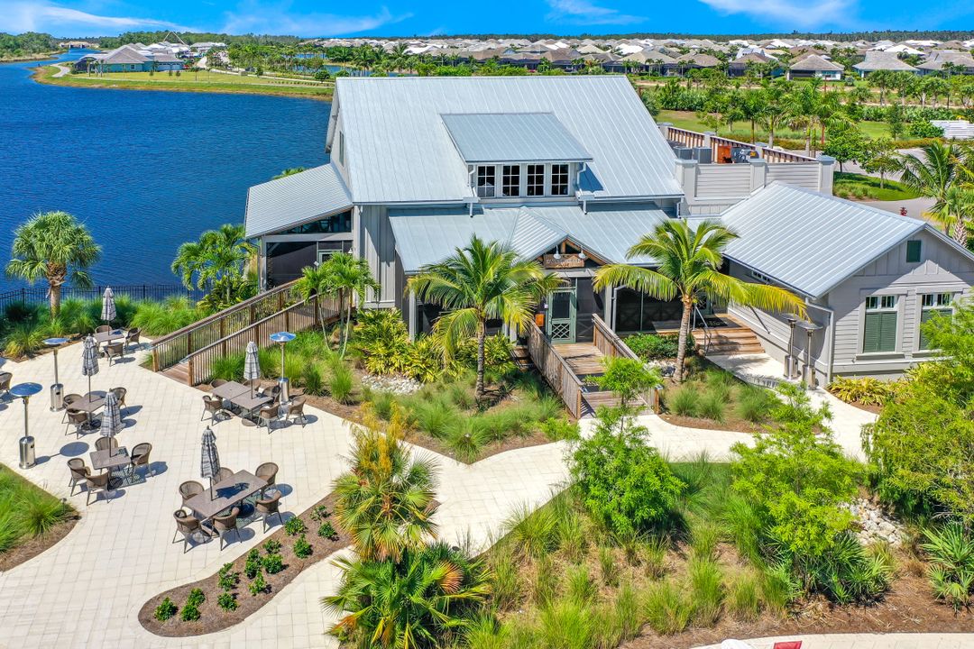 6462 Warwick Ave, Naples, FL 34113