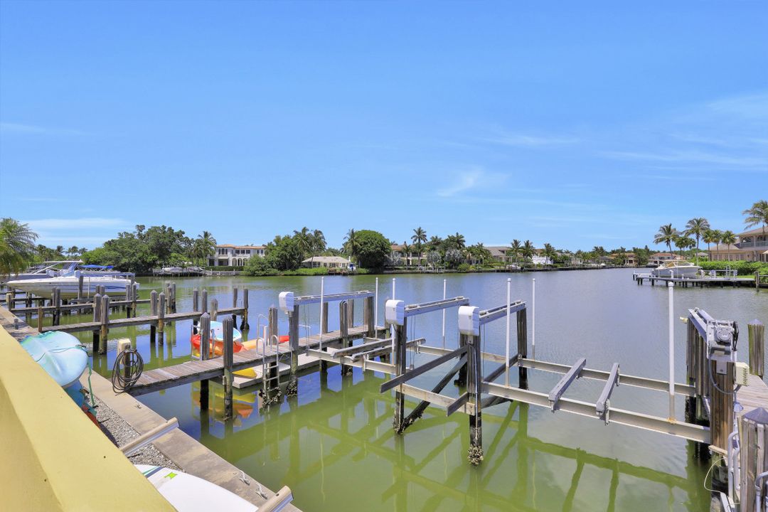 1900 Gulf Shore Blvd N #201, Naples, FL 34102