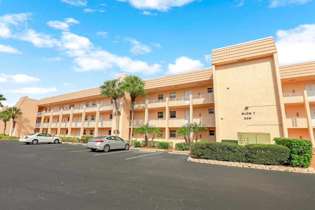 200 Turtle Lake Ct #303, Naples, FL 34105