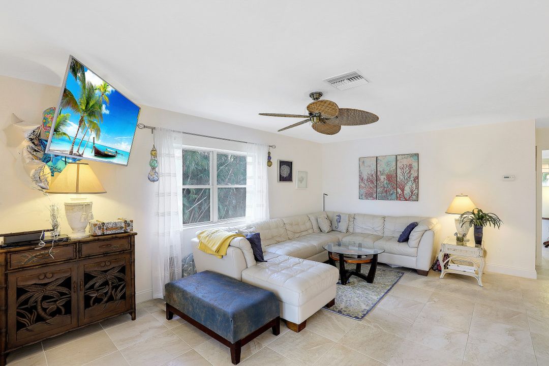 1570 Villa Ct, Marco Island, FL 34145