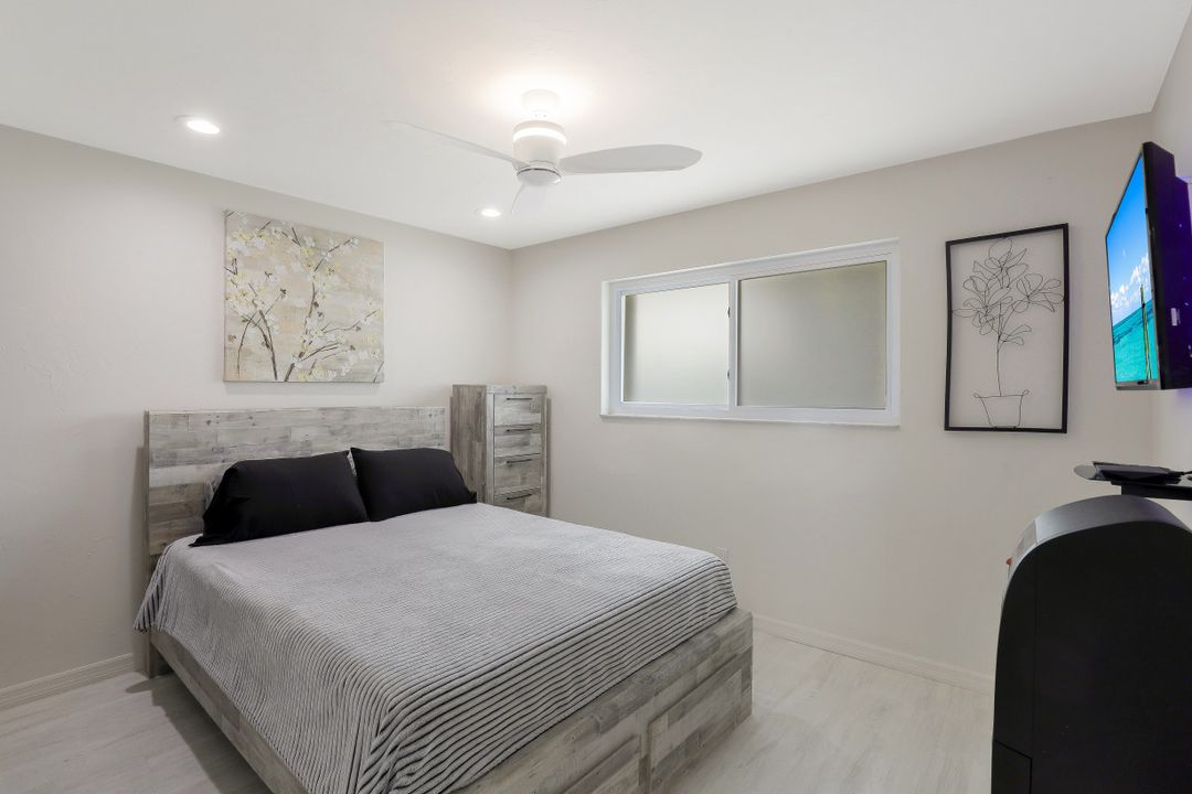 1004 Manatee Rd, Naples, FL 34114