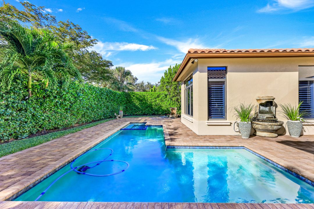 2351 Traditions Ct, Naples, FL 34105