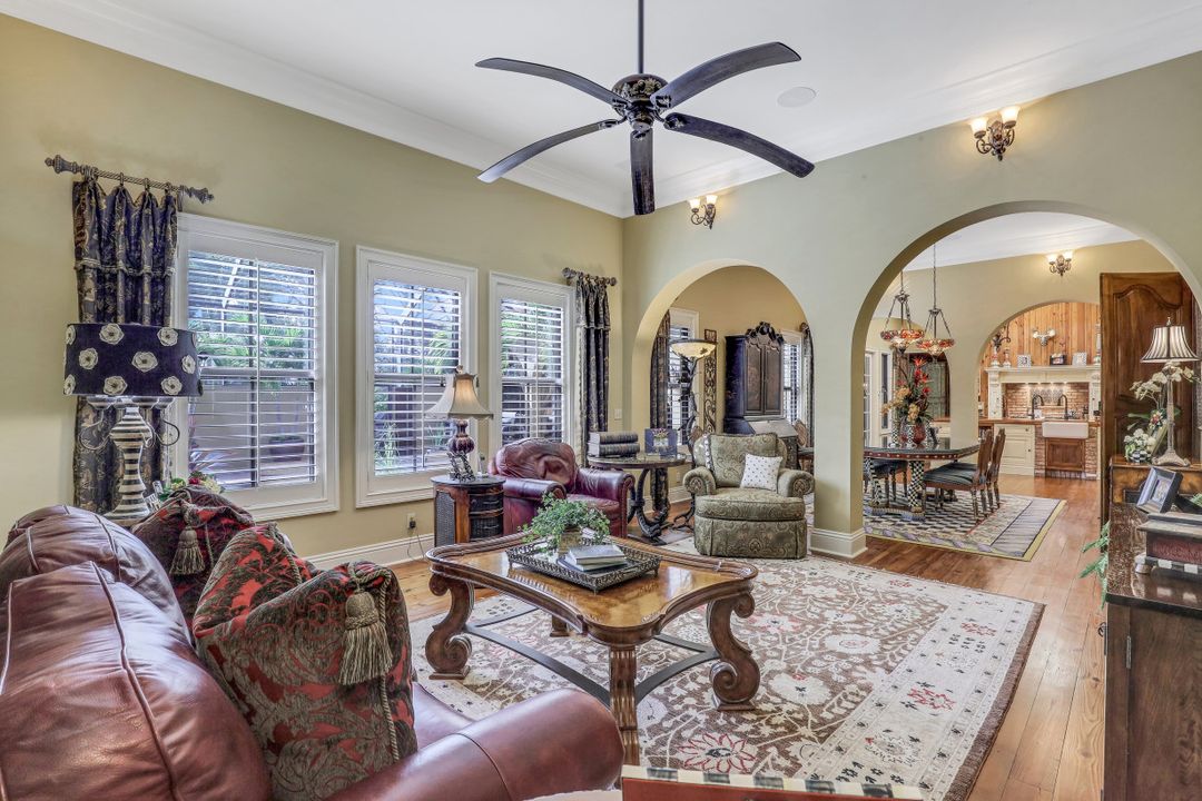 353 Chancery Cir, Naples, FL 34110