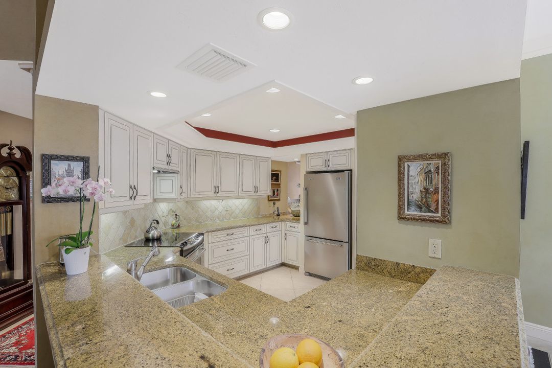 8453 Abbington Cir #821, Naples, FL 34108