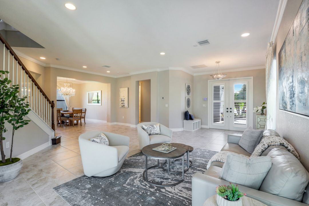 2827 Thunder Bay Circle, Naples, FL 34119