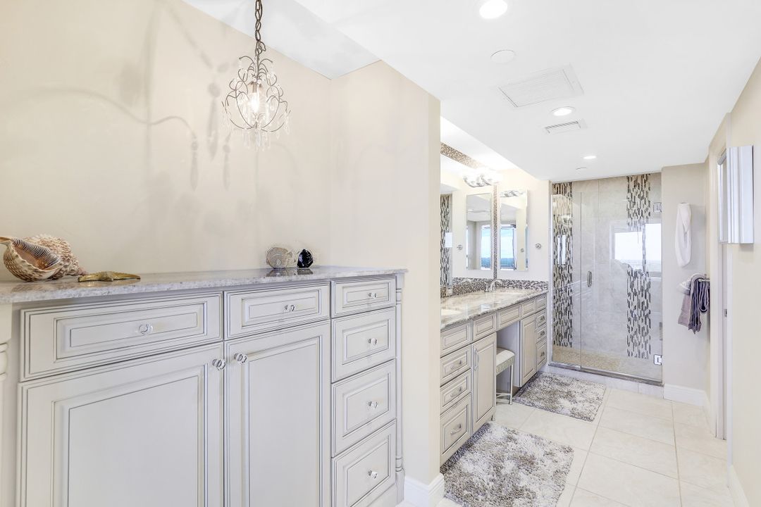 4751 Gulf Shore Blvd N, Naples, FL 34103