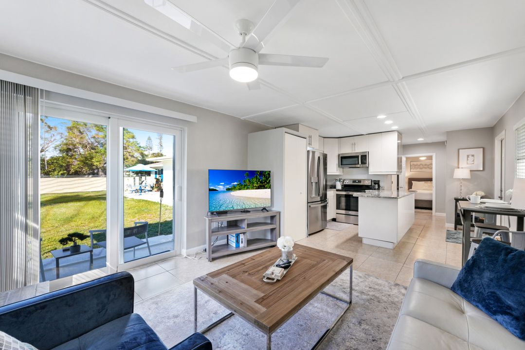 10095 7th St N #1, Naples, FL 34108