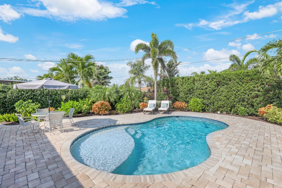 565 98th Ave N, Naples, FL 34108