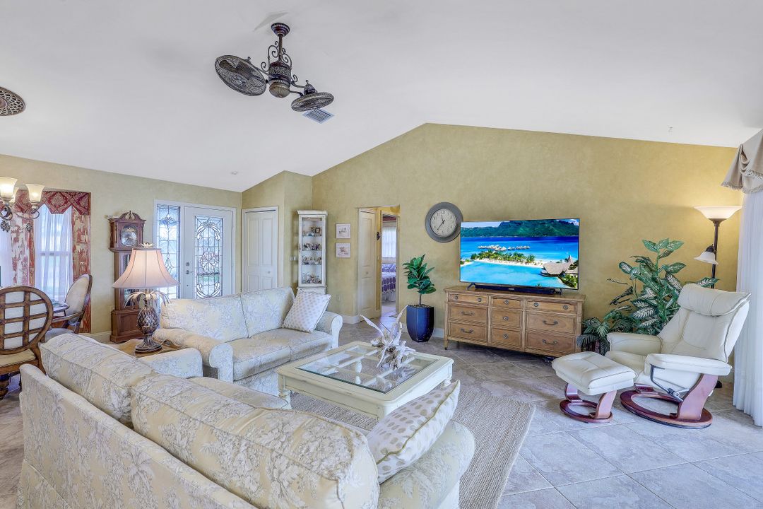 2208 Everest Pkwy, Cape Coral, FL 33904